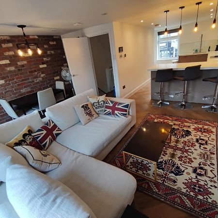 Modern 2 Bedroom Flat With Private Outdoor Terrace Londra Esterno foto