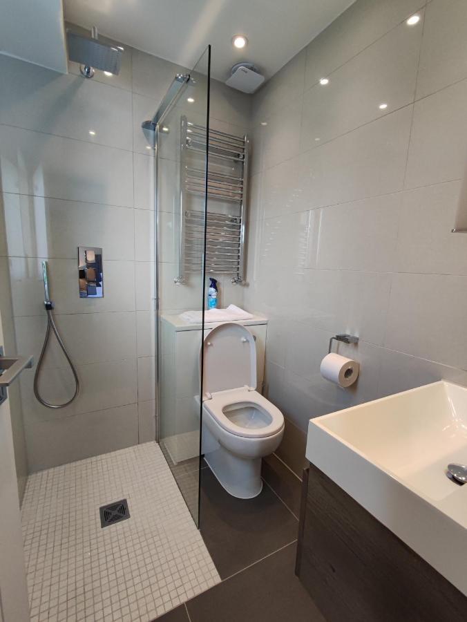 Modern 2 Bedroom Flat With Private Outdoor Terrace Londra Esterno foto