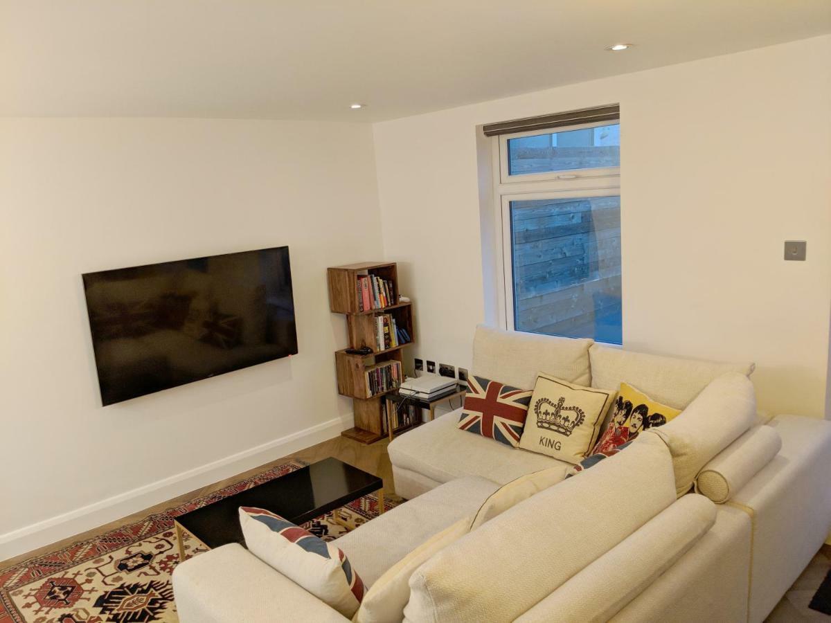 Modern 2 Bedroom Flat With Private Outdoor Terrace Londra Esterno foto